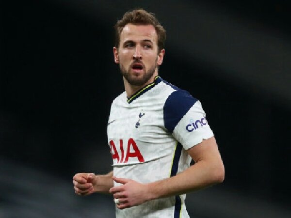 Harry Kane dusarankan untuk segera hengkang ke MU atau Man City