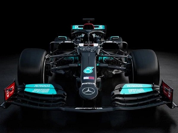 Mobil anyar Mercedes masih didominasi oleh warna hitam.