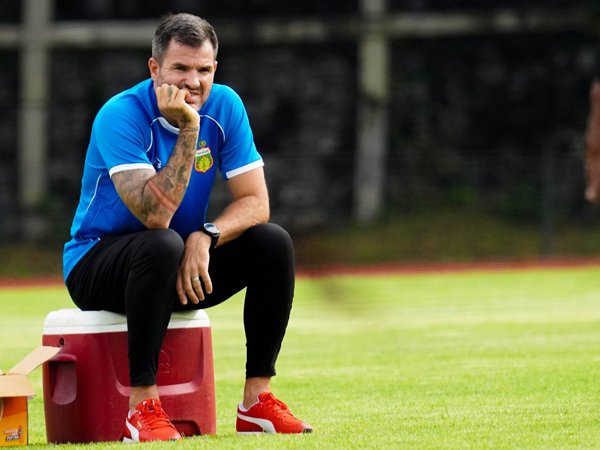 Direktur Teknik Bhayangkara Solo FC, Simon McMenemy