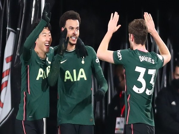 Mourinho enggan pikirkan klasemen usai Spurs menang vs Fulham