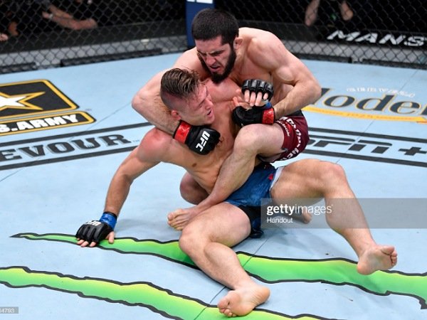 Islam Makhachev berhasil mengalahkan Drew Dober