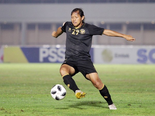 Gelandang Bhayangkara Solo FC, Adam Alis saat memperkuat timnas Indonesia U-23