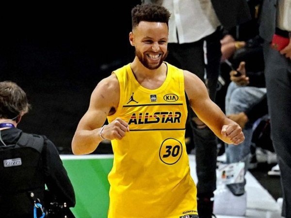 Pebasket Golden State Warriors, Stephen Curry (30) saat berlaga di NBA All-Star.