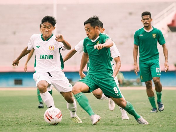 Samsul Arif mencetak dua gol untuk Persebaya Surabaya pada internal game kontra PON Jatim