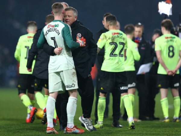 Dean Henderson beri dukungan pada Chris Wilder yang terancam dipecat Sheffield