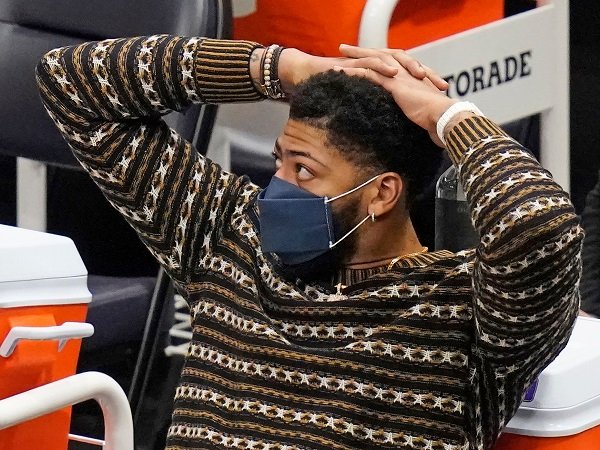 Anthony Davis masih belum bisa bermain dalam waktu dekat.