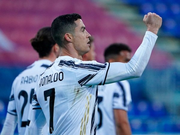 Cristiano Ronaldo kini menjadi pencetka gol terbanyak di dunia.