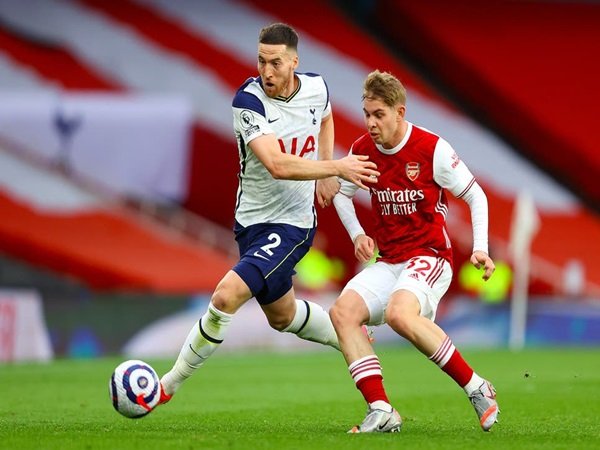 Hoddle beri saran perbaiki lini pertahanan Tottenham