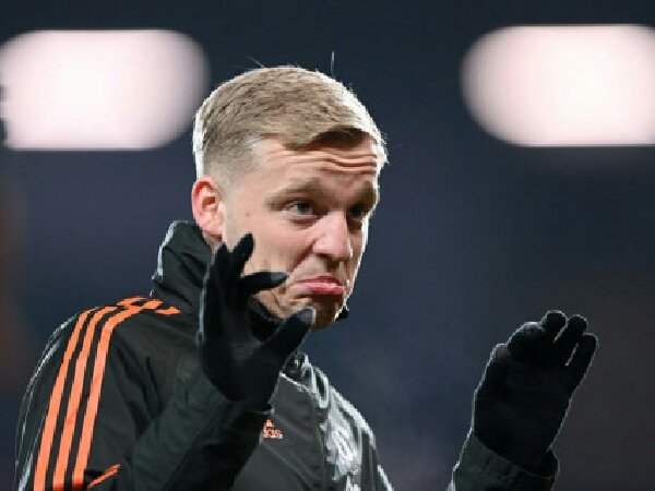 Solskjaer bicara tentang Cavani dan Van de Beek yang belakangan diisukan akan hengkang