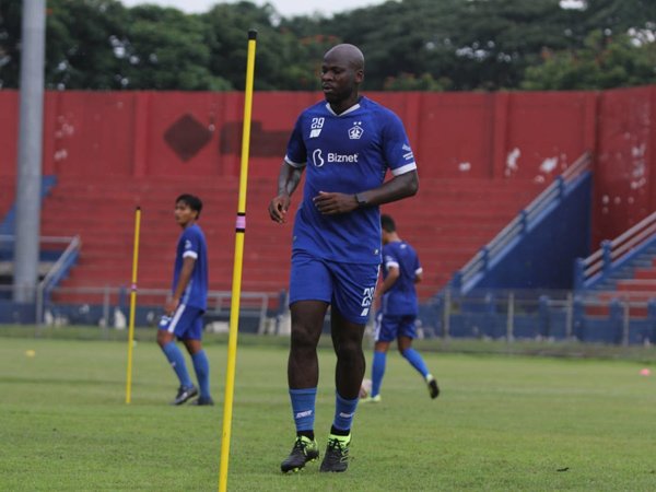 OK Jhon jadi salah satu pemain yang diboyong Persik Kediri ke Bandung