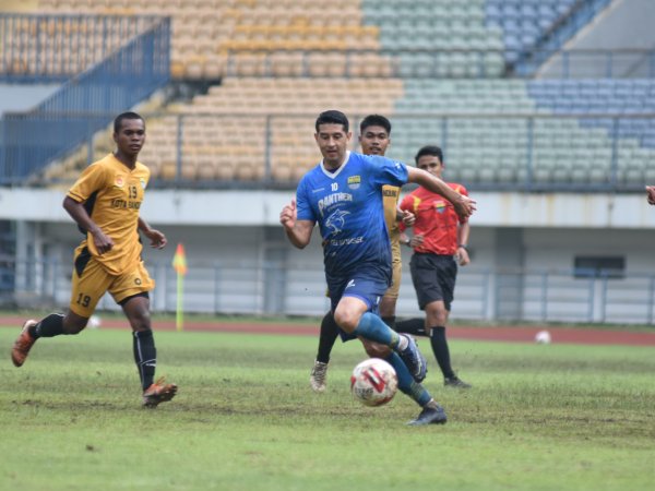 Esteban Vizcarra saat memainkan latih tanding