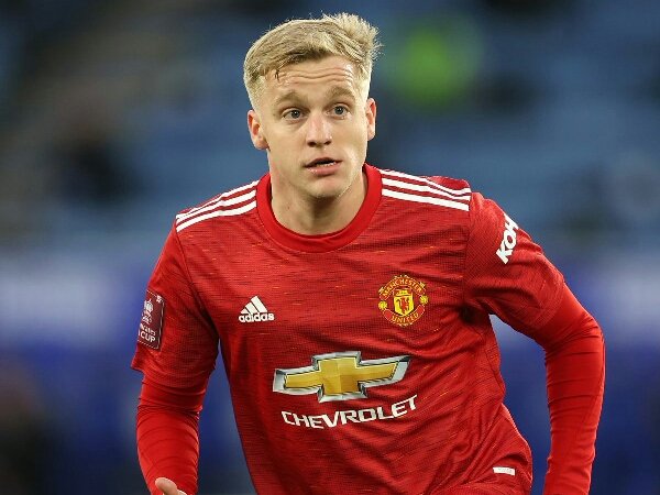 Frank De Boer sarankan Donny van de Beek untuk bertahan di MU