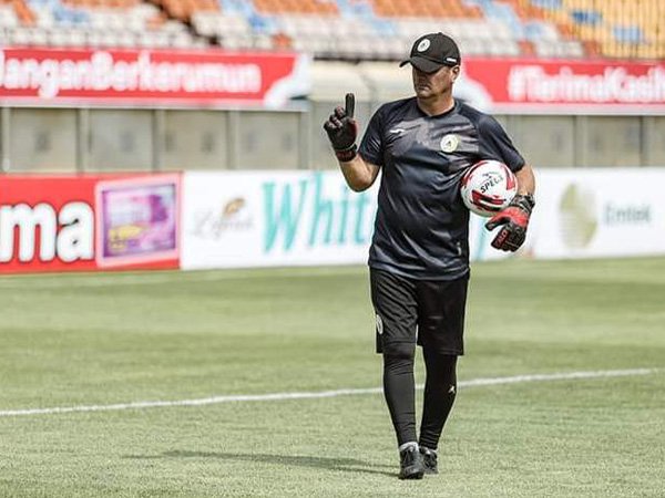 Pelatih kiper PSS Sleman, Carlos Salomao