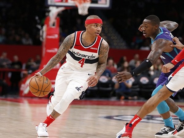 Isaiah Thomas kenang Kobe Bryant dengan pakai nomor punggung 24 di New Orleans Pelicans.