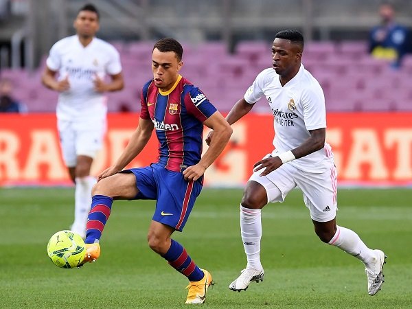 Barcelona bertandang ke markas Real Madrid dalam laga lanjutan La Liga.