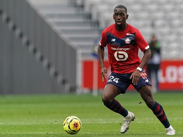 Leicester pimpin perburuan Soumare
