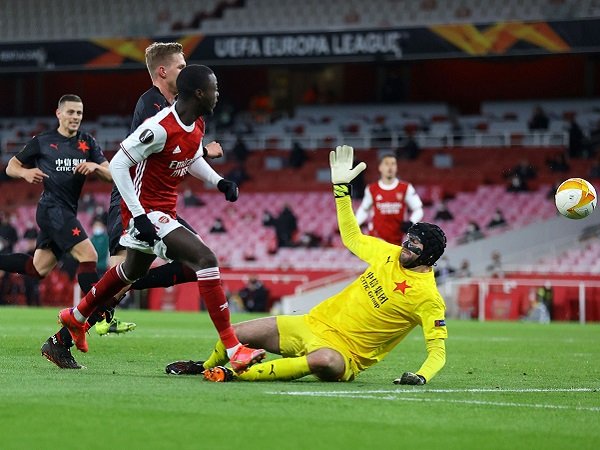 Arsenal hanya mampu bermain imbang 1-1 pada leg pertama kontra Slavia Praha.