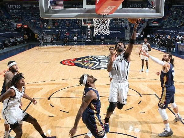 Point guard andalan Brooklyn Nets, Kyrie Irving (11) saat melawan New Orleans Pelicans.