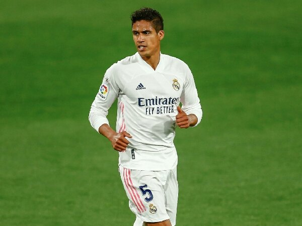 MU sudah ajukan tawarsn pertama pada Real Madrid untuk Raphael Varane