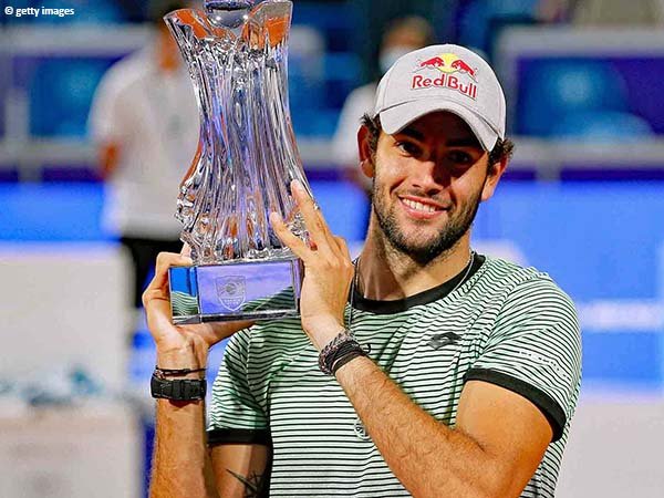 Matteo Berrettini jadi juara Serbia Open 2021