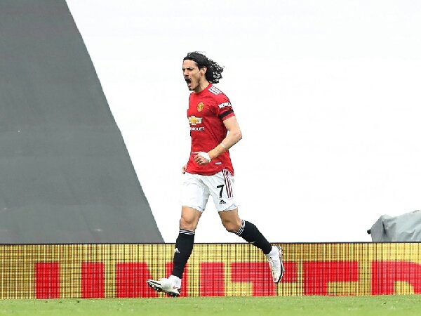 Solskjaer ingin bujuk Edinson Cavani agar bertahan di MU dengan menjuarai Liga Europa