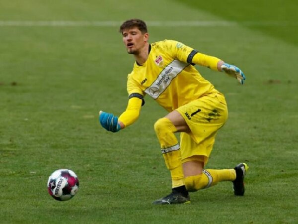 Borussia Dortmund tertarik untuk rekrut Gregor Kobel dari Stuttgart