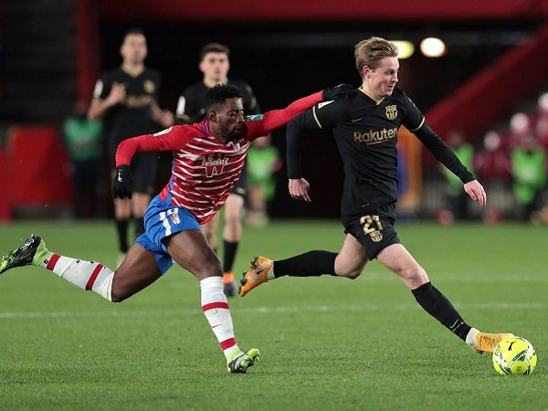 Barcelona bakal berkesempatan tembus puncak klasemen sementara La Liga jika kalahkan Granada.