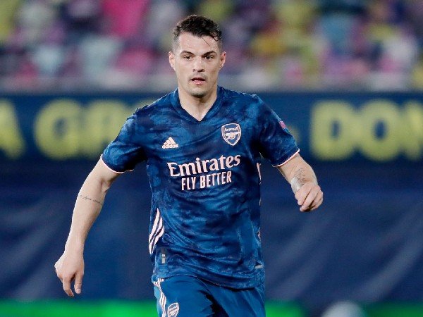 Granit Xhaka bermain sebagai bek kiri untuk lima pertandingan terakhir Arsenal