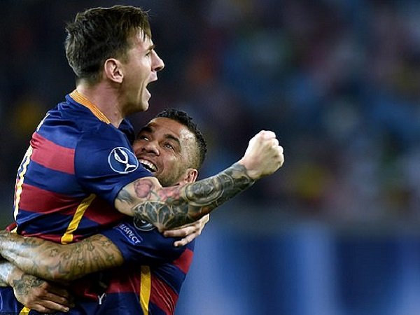 Dani Alves saat bermain bersama Lionel Messi di Barcelona. (Images: Getty)