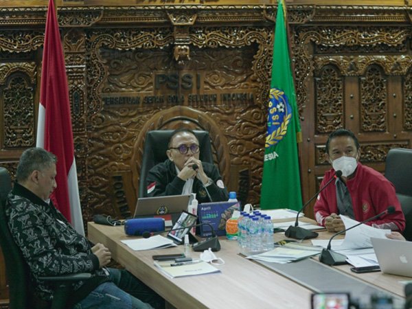 Ketua Umum PSSI Mocahmad Iriawan saat melakukan rapat bersama Exco