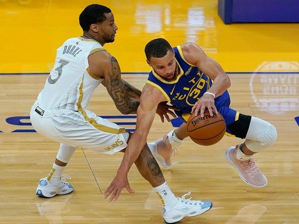 Stephen Curry punya tekad besar bawa Warriors lolos babak playoff.