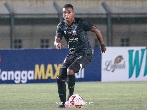 Gelandang Madura United, Hugo Gomes dos Santos Silva atau Jaja