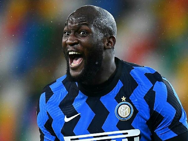 Ashley Young mengaku tak mengerti kenapa MU menjual Romelu Lukaku