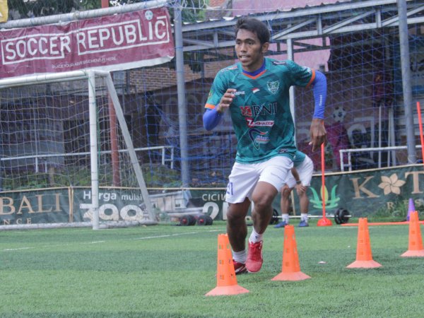 Winger Persib, Frets Butuan