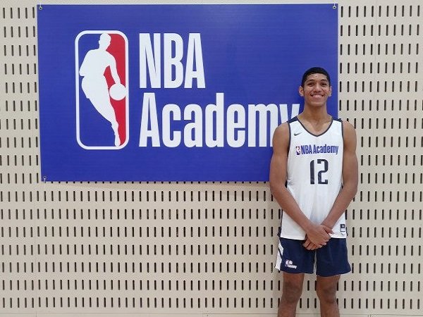 Derrick Michael Xzavierro bergabung dengan NBA Global Academy