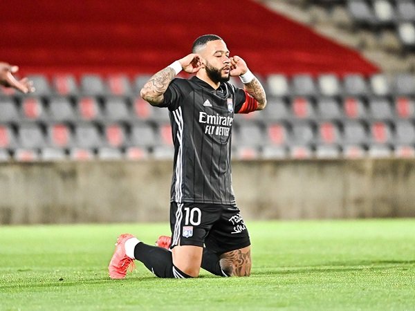 Memphis Depay negosiasikan sendiri kontraknya dengan Barcelona.