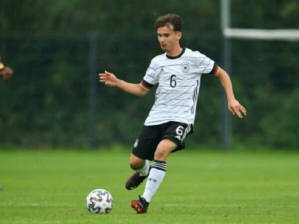 Vasco Walz tanda tangan perpanjangan kontrak dengan Borussia Dortmund