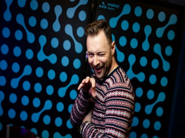 Comeback dari Pensiun, Rich Campbell Gabung Tim Siaran WePlay AniMajor