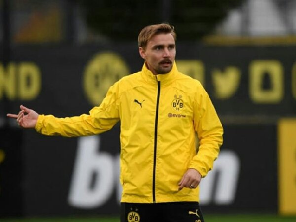 Marcel Schmelzer akan bertahan di Borussia Dortmund sampai setelah akhir musim ini meski kontraknya telah berakhir, untjk melanjutkan rehabilitasi