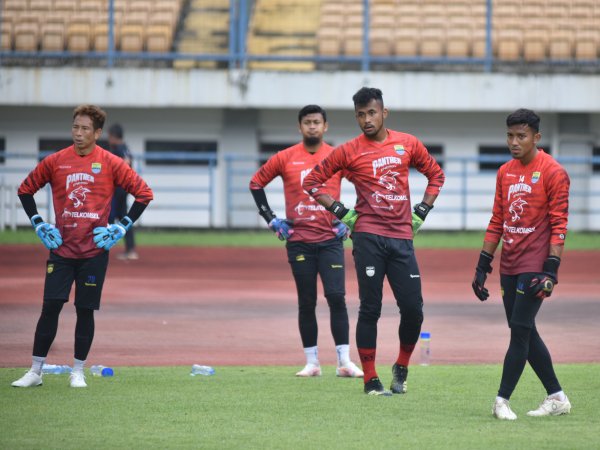 Robert Rene Alberts akan memainkan kiper terbaik di kompetisi nanti