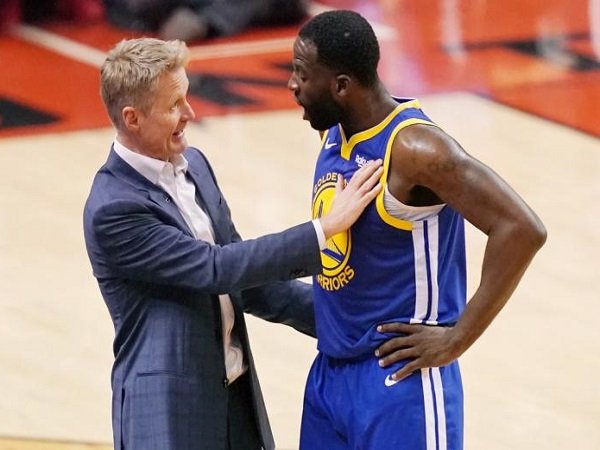 Steve Kerr acungi jempol semangat Draymond Green untuk bangkit.