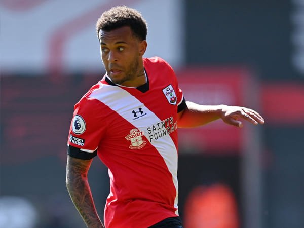 Bertrand Tinggalkan Southampton untuk Gabung Leicester