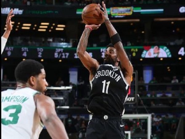 Kyrie Irving saat melawan Boston Celtics. (Images: Getty)