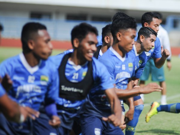 Robert Rene Alberts ingin pemainnya punya stamina bagus di uji coba