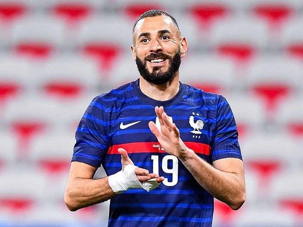 Karim Benzema gagal eksekusi penalti untuk Prancis.