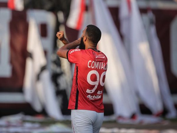 Mantan penyerang Bali United, Sylvano Comvalius memutuskan gantung sepatu