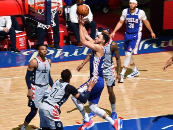 Pemain Philadelphia 76ers, Ben Simmons saat melawan Washington Wizards. (Images: Getty)