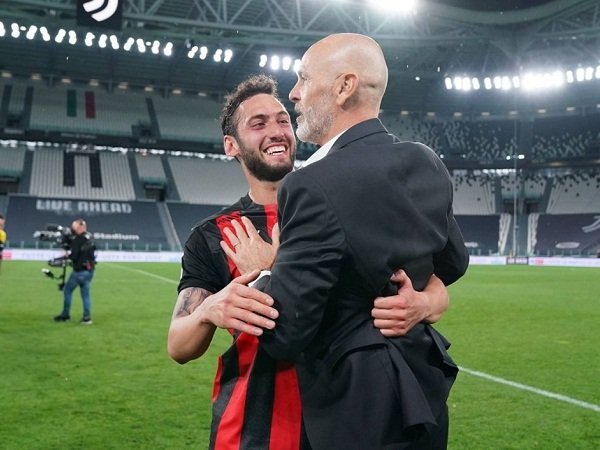 Hakan Calhanoglu dan Stefano Pioli