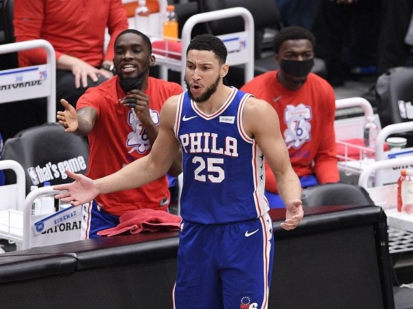 Doc Rivers heran defense apik Ben Simmons kerap dianggap foul oleh wasit.