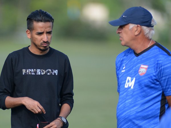 Manajer Borneo FC, Farid Abubakar bersama Mario Gomez